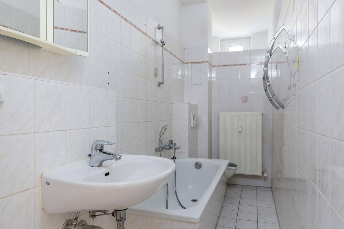 Elegante Stuckaltbauwohnung mit Potential nahe Brosepark! – Berlin – Vorschaubild 2