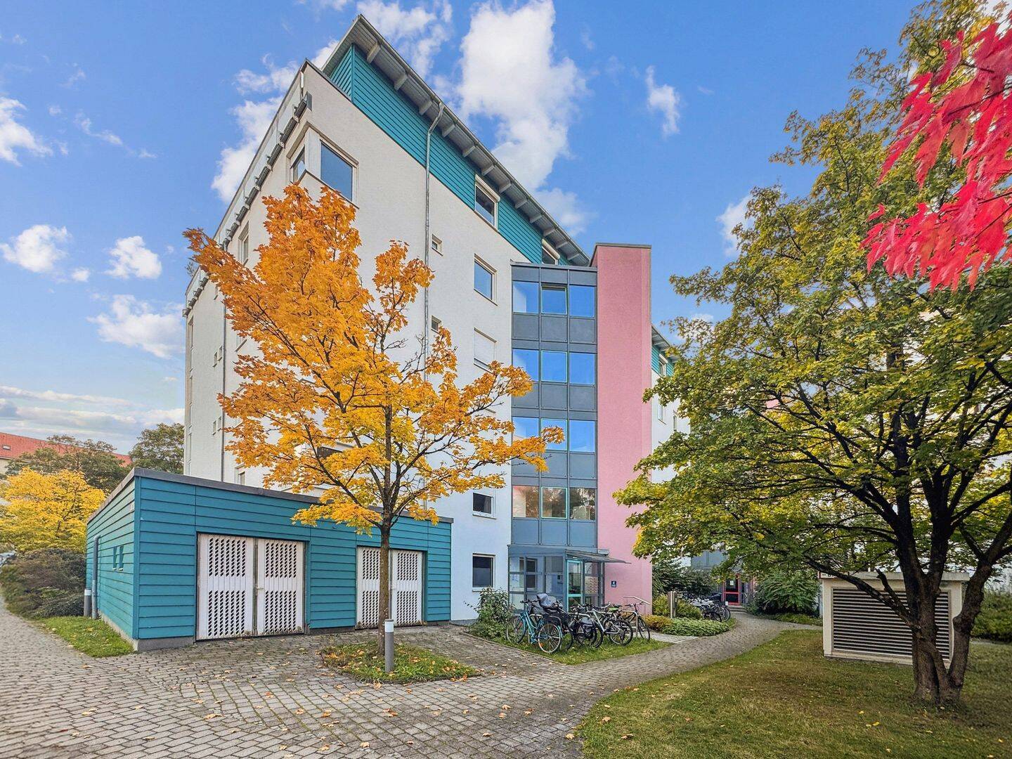 Eigennutzung oder Kapitalanlage: Helle 3-Zimmer-Wohnung mit sonnigem Süd-Balkon in U-Bahn-Nähe