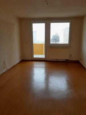 Traumhaft! Zwei-Zimmer-Wohnung mit EBK und Balkon – 8523 Plauen – Vorschaubild 3