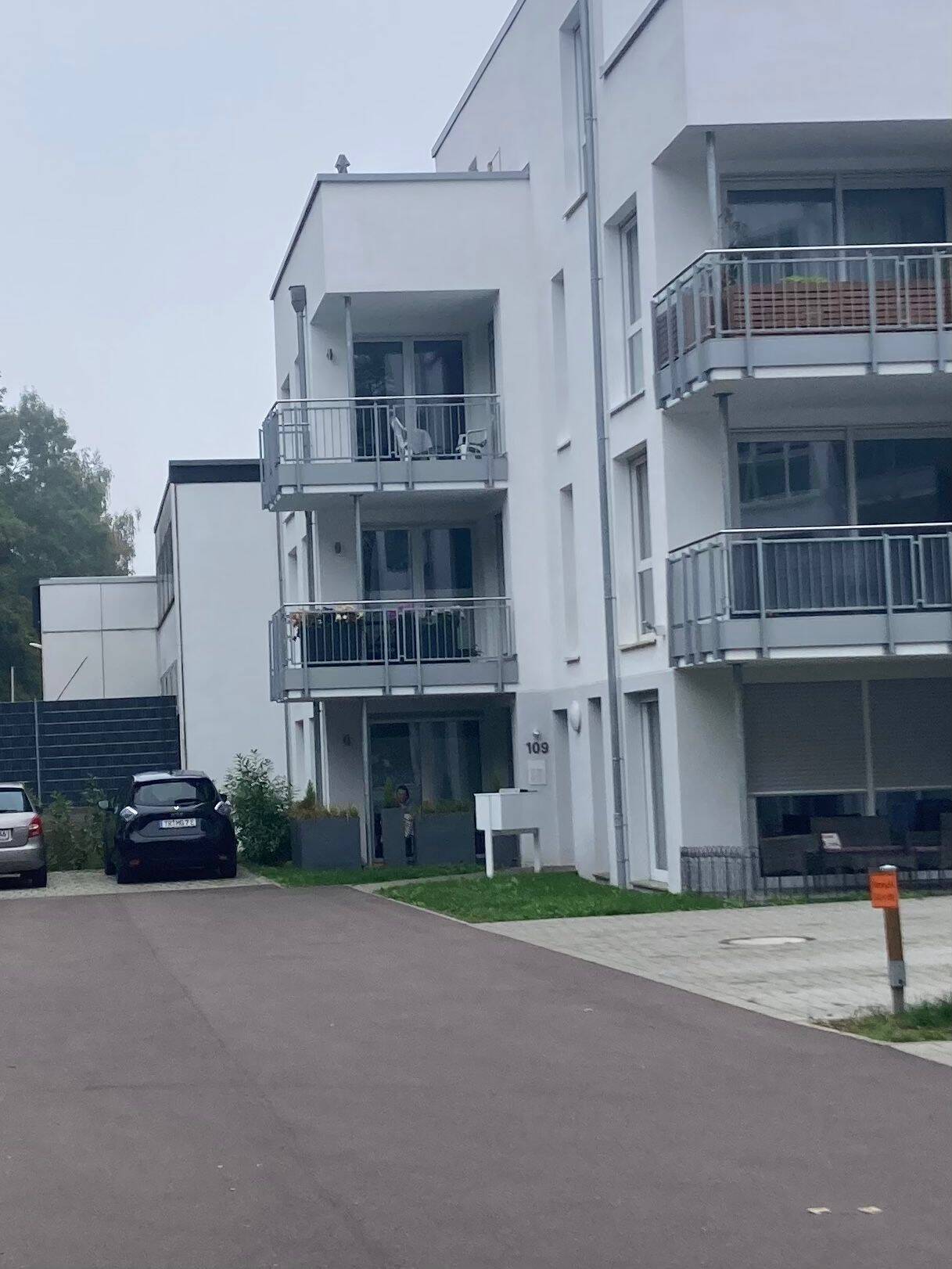 Schickes Studio, große Terrasse mit Blick auf die Weinberge auch für Pendler nach Luxemburg geeignet – Trier – Vorschaubild 5