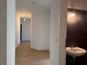 Provisionsfrei! Renoviert! 4-Zimmer-Wohnung mit Garten und Stellplatz! – 33739 Bielefeld – Vorschaubild 3