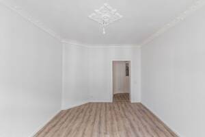 Helle 2-Zimmer-Wohnung mit Altbaudetails und ruhigem Balkon – 4328 Leipzig – Vorschaubild 2