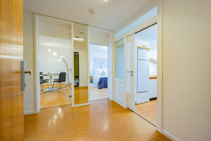 FIRSTPLACE - Helle 2-Zimmer-Wohnung mit schönem Ausblick und Süd-Loggia – 81737 München – Vorschaubild 2