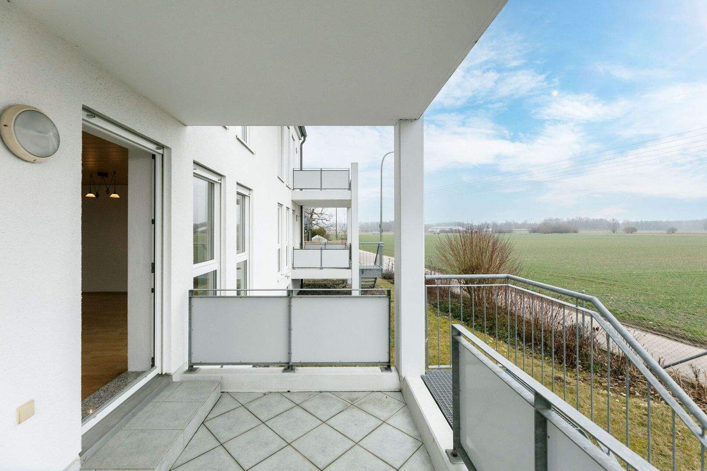 Helle 3-Zimmer-Wohnung im Erdgeschoss mit Balkon und direktem Gartenzugang – Neu-Ulm – Vorschaubild 8