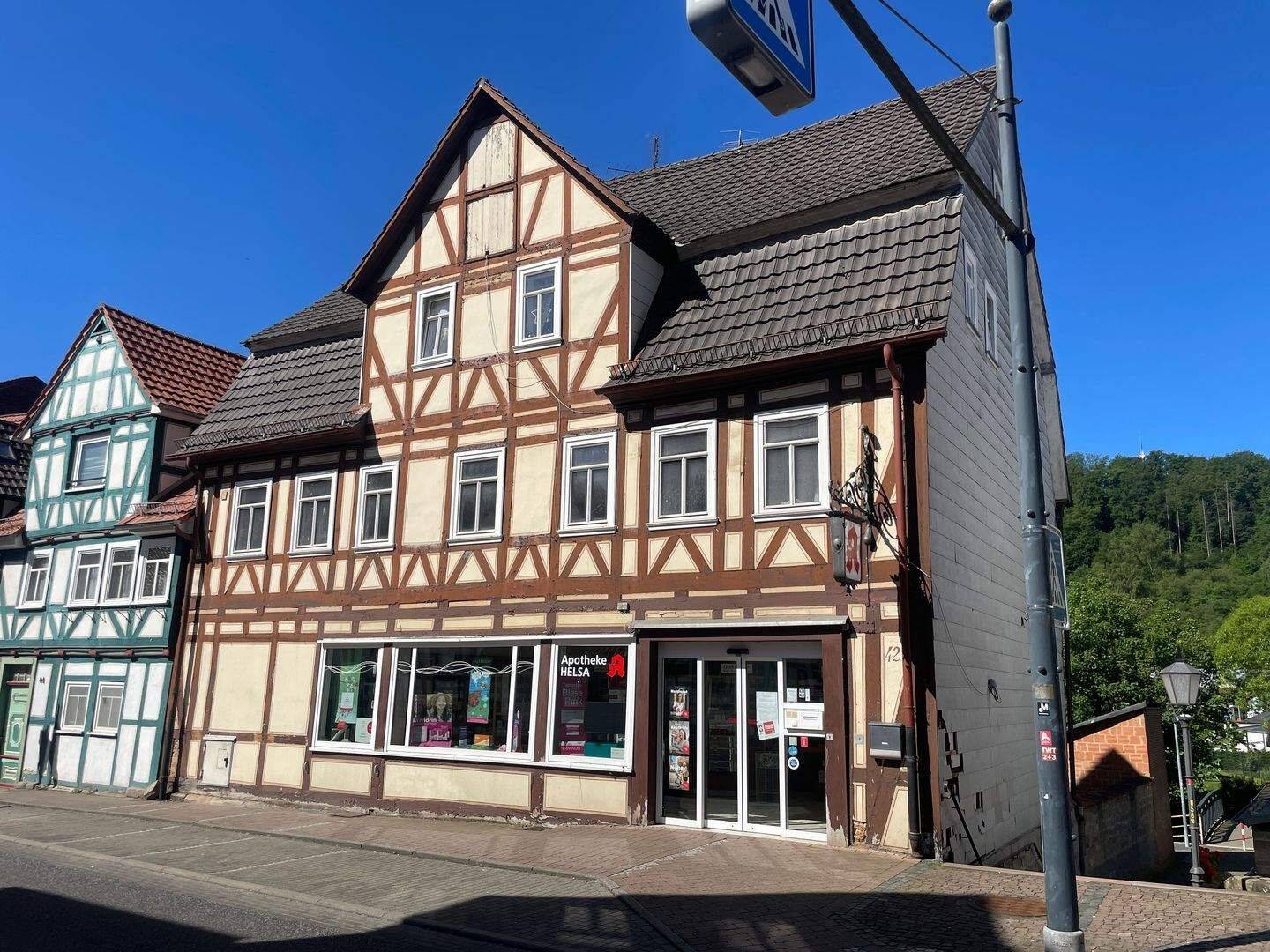 Wohn- und Geschäftshaus in zentraler Lage von Helsa mit guter Rendite
