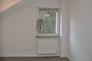 RESERVIERT - Einziehen und wohlfühlen: modernisierte DG-Wohnung, 4 Zimmer, Loggia, Klimaanlage und Gartennutzung – 45355 Essen – Vorschaubild 9