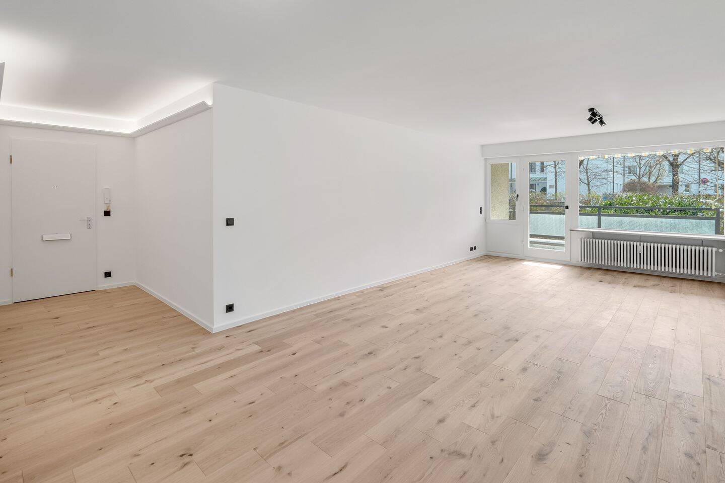 Bogenhausen: Hochwertig modernisierte 3-Zimmer-Wohnung mit 2 Loggien & Blick ins Grüne – München – Vorschaubild 3