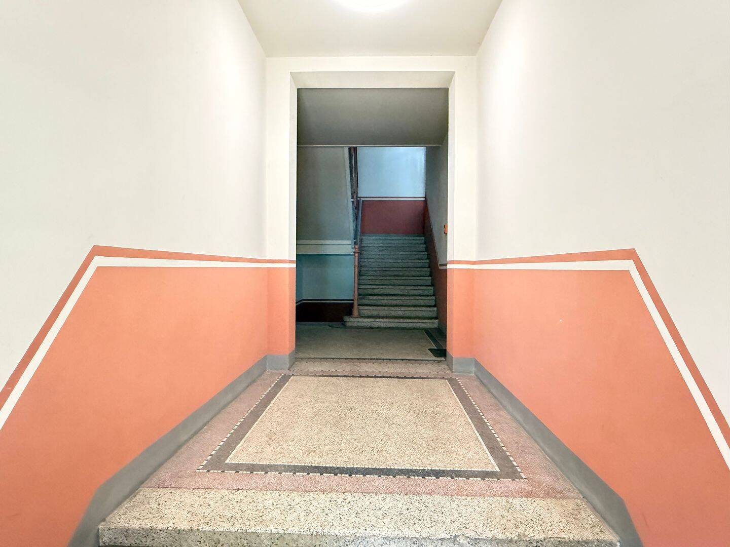 Komfort auf Schritt und Tritt: Fußbodenheizung, Parkett & moderne EBK – Chemnitz – Vorschaubild 2