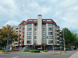APARTMENT IN ZENTRALER LAGE - MIT TIEFGARAGE!!!