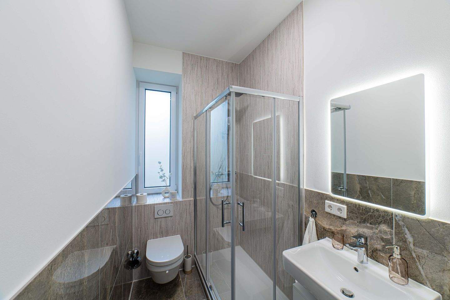 Neues und modernes Studio Apartment mitten in Nürnberg – Nürnberg – Vorschaubild 3