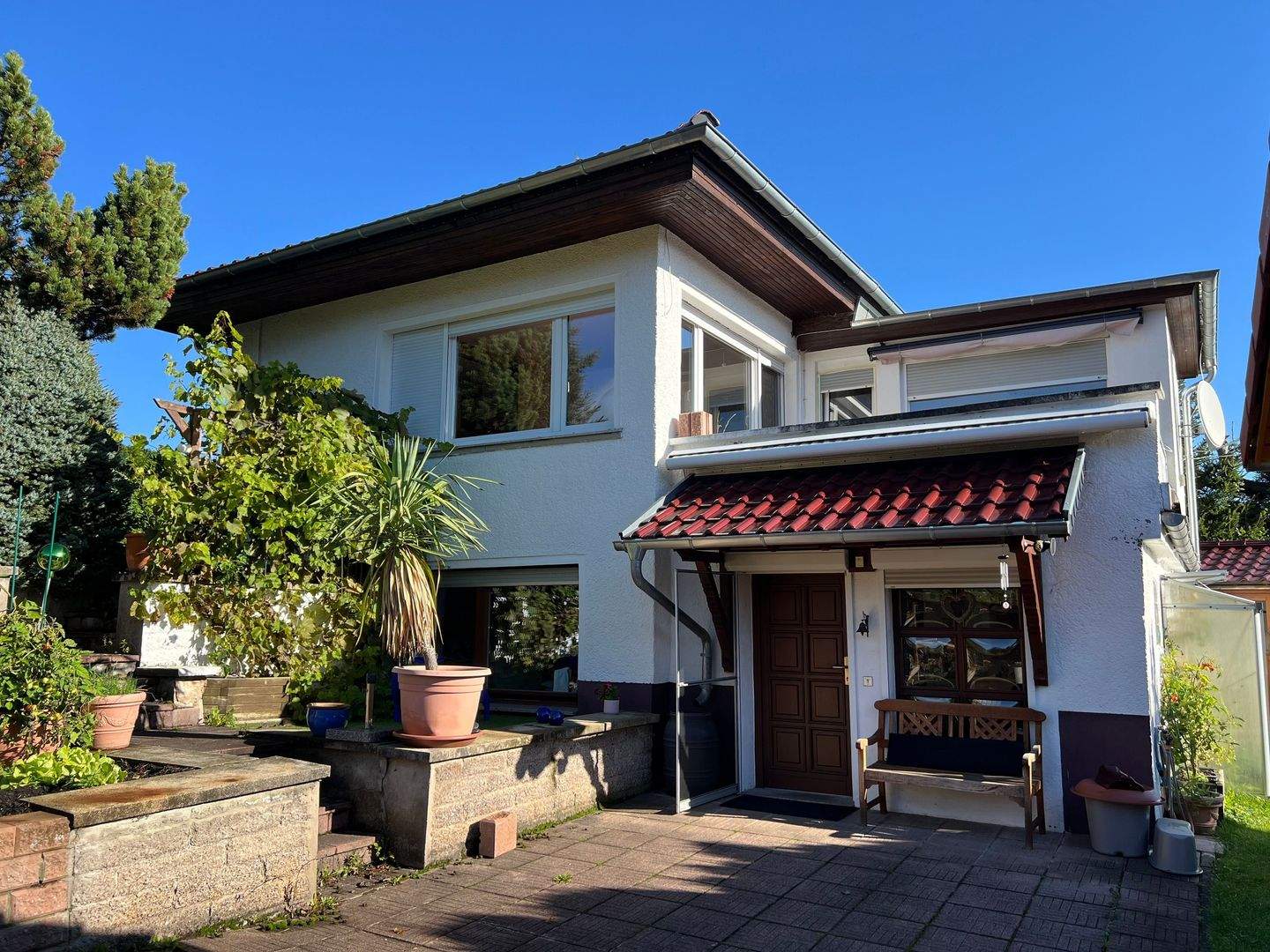 Einfamilienhaus mit großem geschlossenem Carport, Gästehaus und Sauna in Ortsrandlage – Tambach-Dietharz – Bild 1 von 9