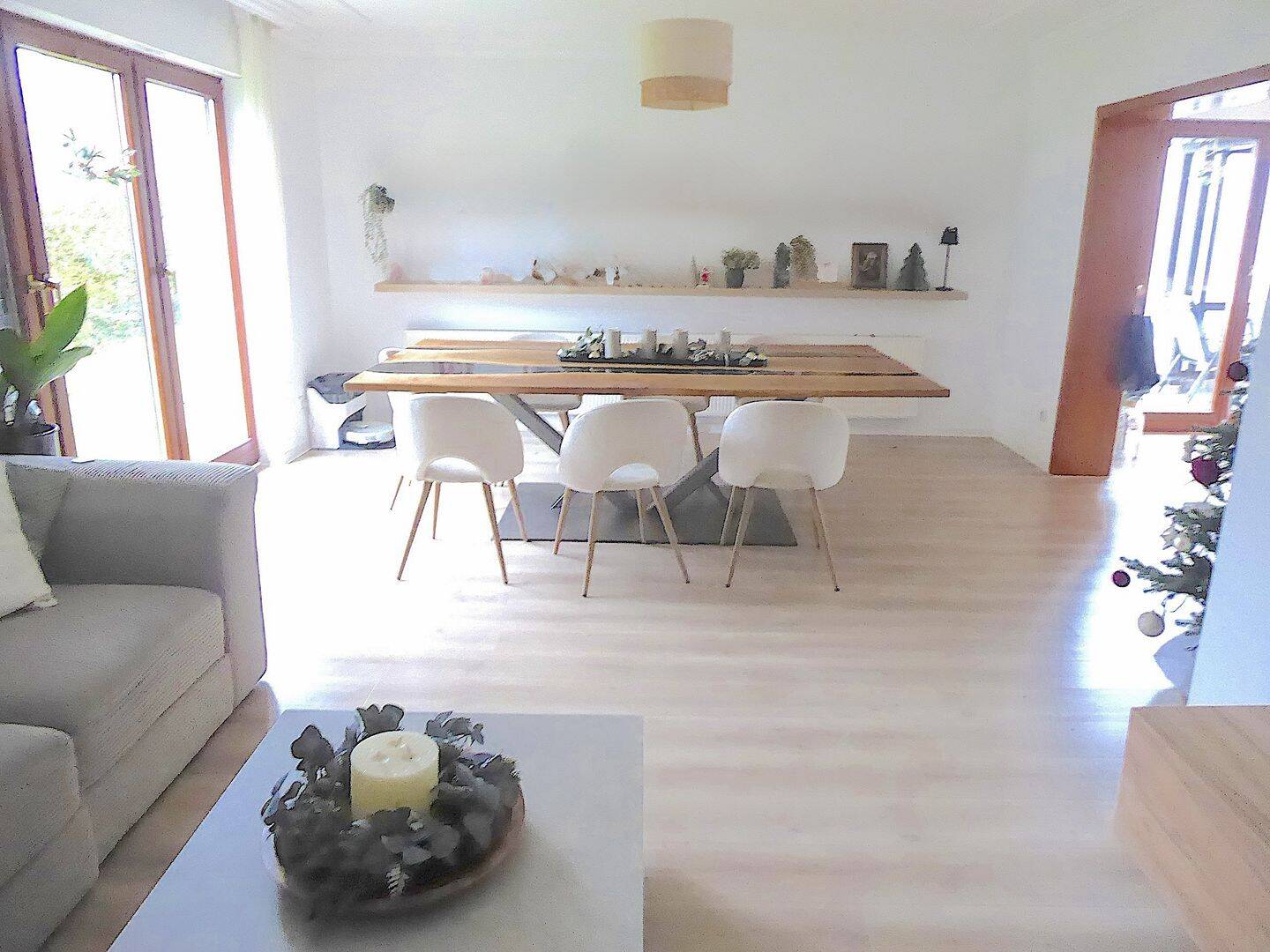 Ihr neues Zuhause plus 2 Mieteinnahmen, 4 Garagen und Garten in ruhiger Lage – Hohenahr – Bild 1 von 9