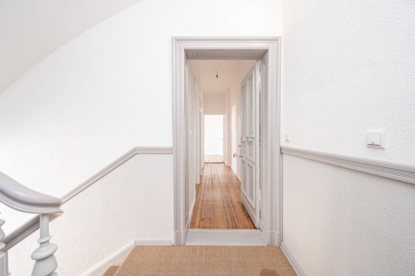 Bezugsfreie 2-Zimmer-Altbauwohnung mit Balkon in Berlin-Moabit - Nahe Spree & Ringbahn
