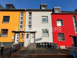 Reihenmittelhaus mit 3 Wohneinheiten, Balkon und Garten