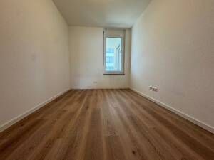 Ihr neues Zuhause mit moderner Wohnküche, lichtdurchfluteten Räumen und großzügiger Loggia – 89231 Neu-Ulm – Vorschaubild 7