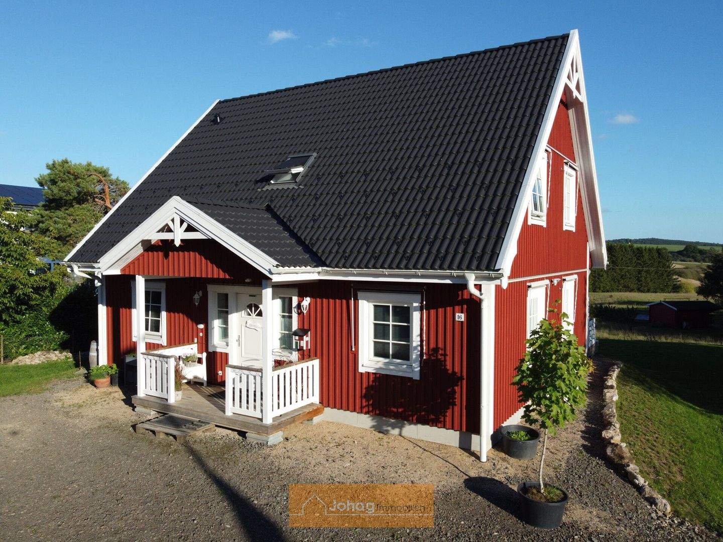 Nordische Idylle mit Ausblick: Modernes Holzhaus in der Eifel! – Blankenheim – Bild 1 von 9