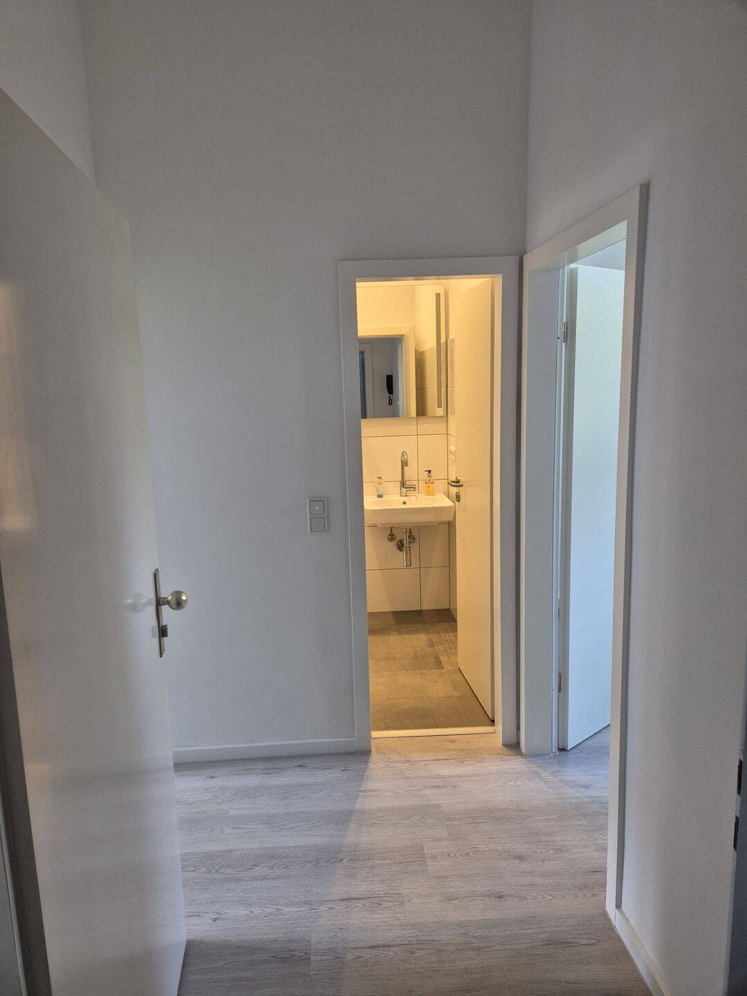 Kernsaniertes Apartment mit kleiner Terrasse – Krefeld – Vorschaubild 3