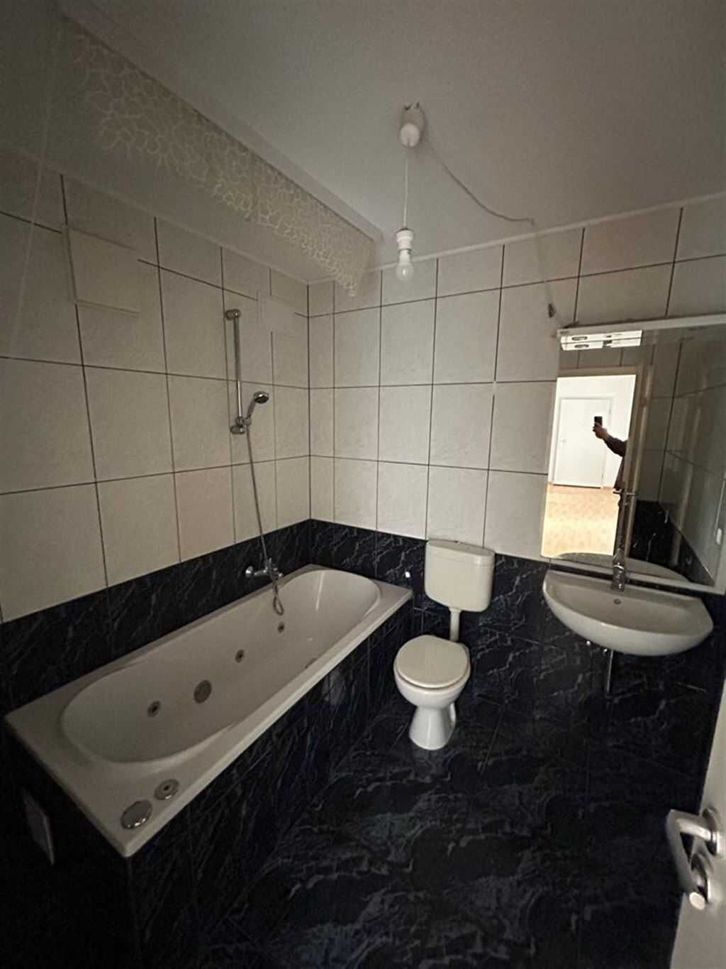 Großzügige DG 2-Zimmer mit Laminat, EBK, Balkon und Wannenbad! – Chemnitz – Vorschaubild 9
