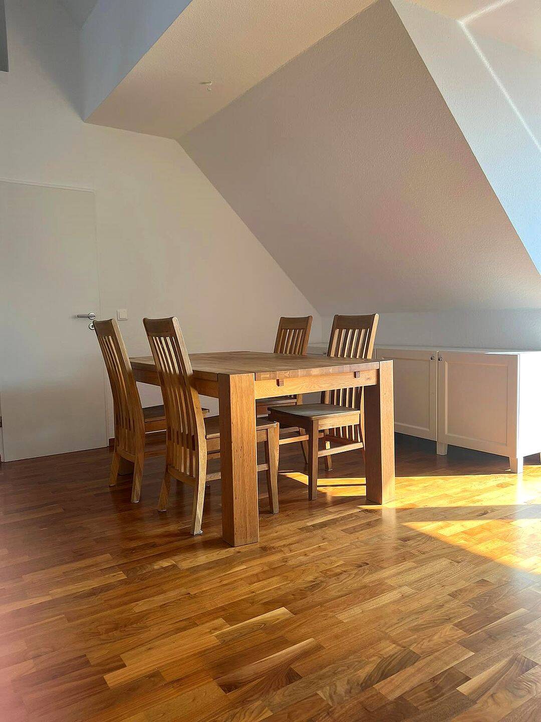 Helle 4,5 Zimmer-Penthaus-Wohnung miit Sonnenbalkon in Oberkassel/Lörick – Düsseldorf – Vorschaubild 6