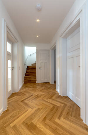 ++ Traummaisonette im sanierten Erstbezug mit Balkon, Dachterrasse, Wohnküche, Parkettfußboden, 2 Bäder, Abstellraum, Außenstellplatz ++ – 9306 Rochlitz – Vorschaubild 6