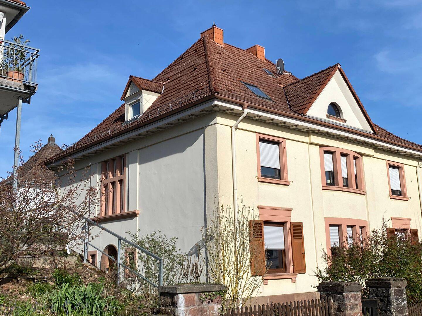 Schöne Dachwohnung mit Aussicht auf Zweibrücken