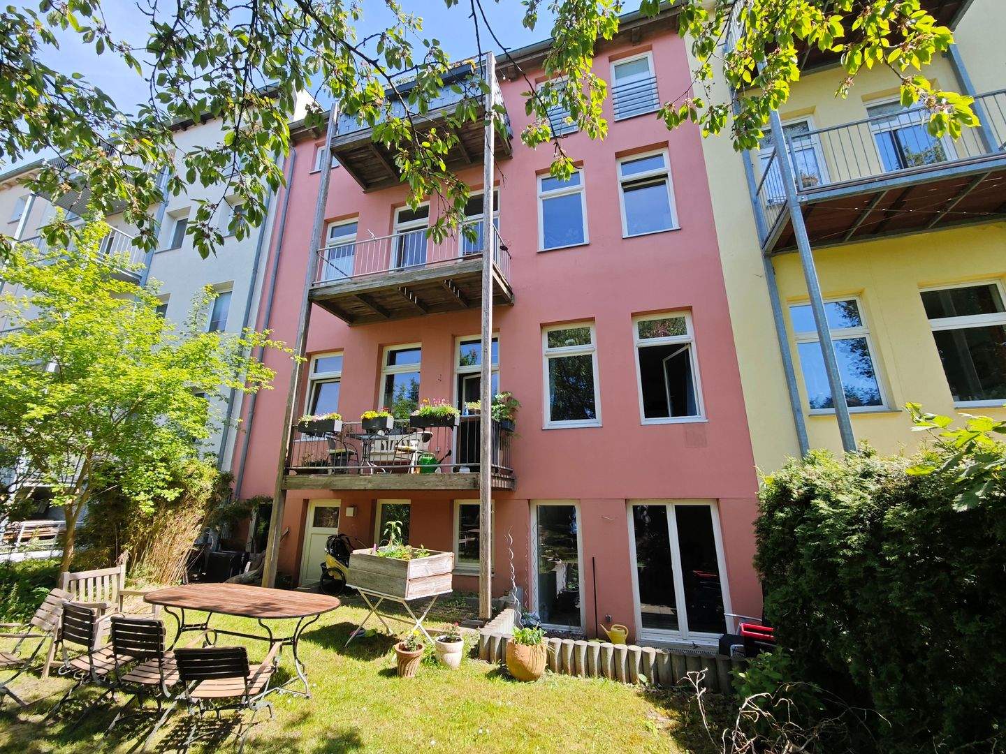 Repräsentatives Mehrfamilienhaus in exklusiver Lage in Rostock – Rostock – Vorschaubild 2