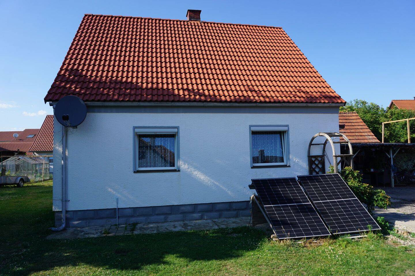Einfamilienhaus, ideal für Handwerker, Tierliebhaber, Gartler oder Hobbybastler. Hier können Sie sich richtig austoben! – Ingolstadt – Vorschaubild 2