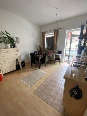 Würzburg-Altstadt: Hohe Decken & Gepflegter Altbaucharme - 2-Zimmerwohnung mit Balkon & Einbauküche – 97070 Würzburg – Vorschaubild 9