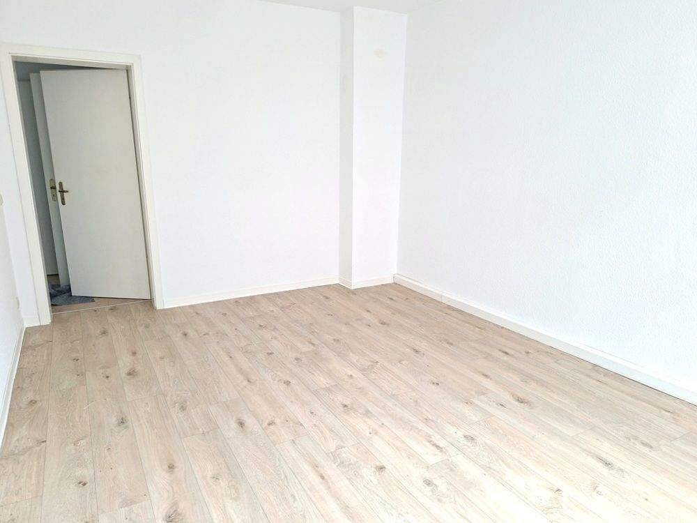 !! NEUE EINBAUKÜCHE, 2-Zimmer-Wohnung mit neuem Laminat im Stadtteil Schlosschemnitz !! – Chemnitz – Vorschaubild 2