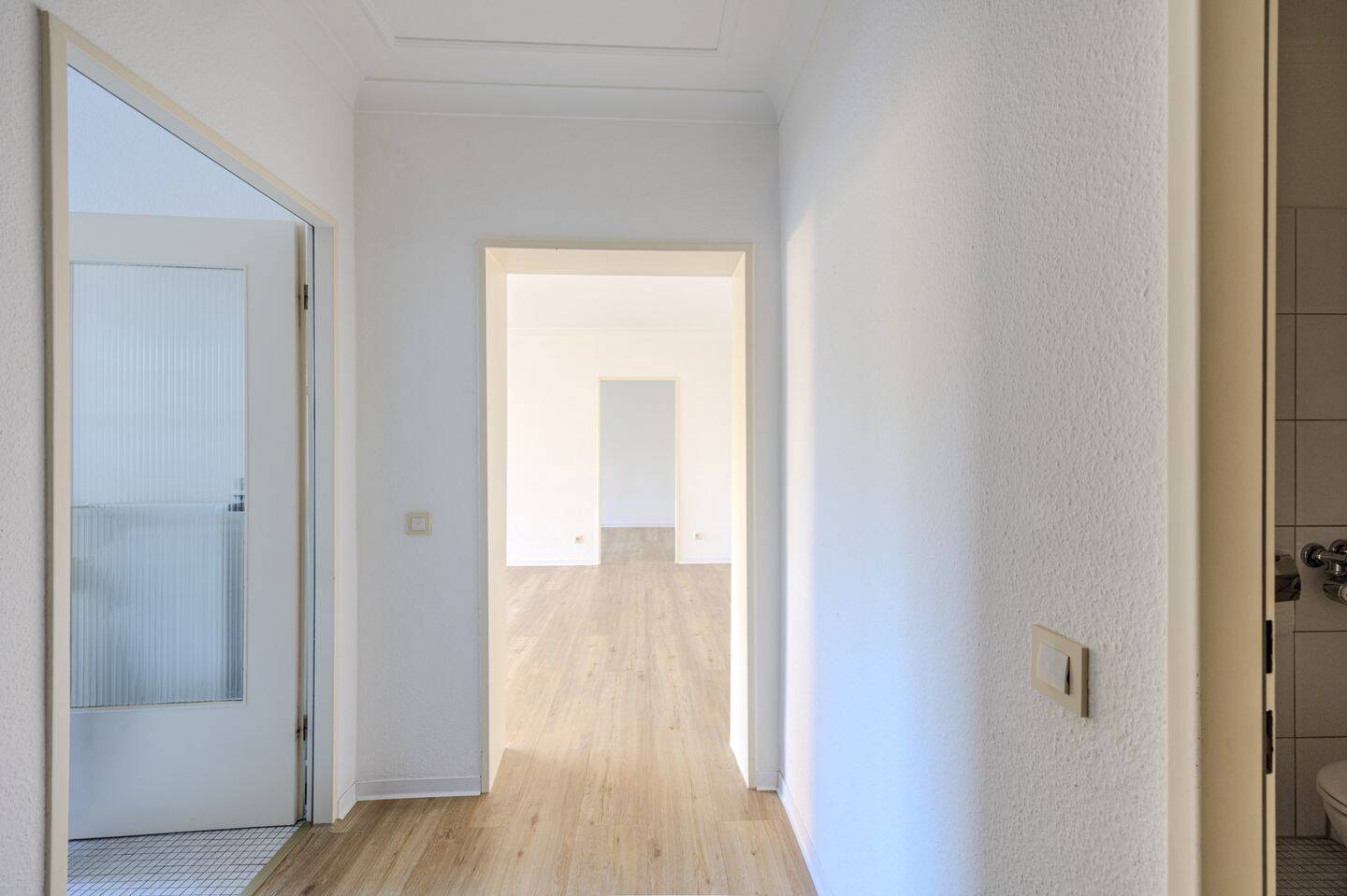 Charmante und helle 2-Zimmer-Wohnung mit Balkon in Westausrichtung gelegen in Hamburg Rahlstedt – Hamburg – Vorschaubild 9