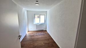 Moderne 4-Zimmer-Wohnung in Toplage in Esslingen – mit Einbauküche, Tageslichtbad, Loggia und Gartenanteil – 73728 Esslingen am Neckar – Vorschaubild 5