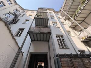 Stilvolle Altbauwohnung mit großem Balkon im Herzen Frankfurts - großzügig, hell und ruhig – 60329 Frankfurt am Main – Vorschaubild 3