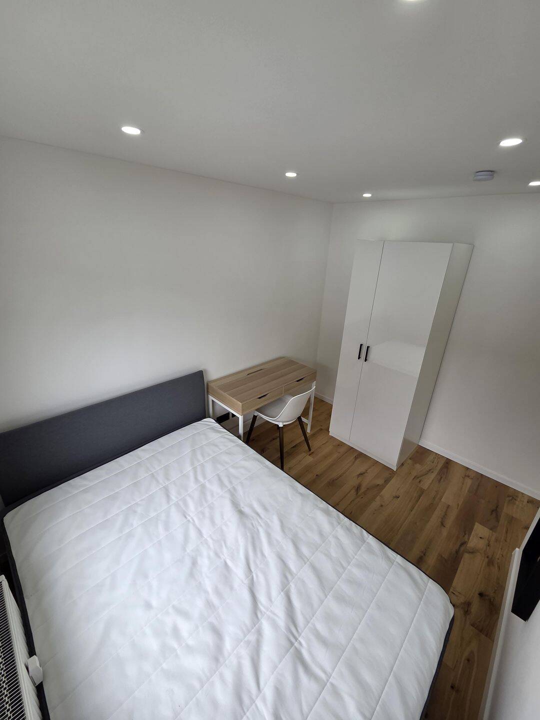 neu renoviertes & möbliertes WG Zimmer in Nürnberg – Nürnberg – Vorschaubild 2