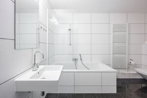 AIGNER - Rarität beim Kaiserplatz: Neuwertige 3-Zimmer-Wohnung mit 2 Balkonen und Innenhoflage – 80803 München – Vorschaubild 9