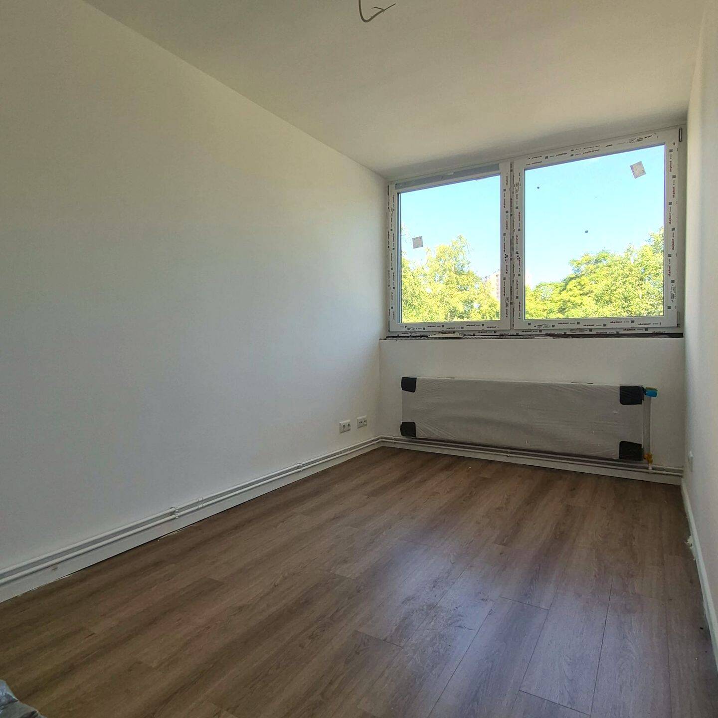 Lichtdurchflutete 4-Zimmer-Wohnung auf 3 Ebenen mit 2 Balkonen und Einbauküche! – Hamburg – Vorschaubild 4