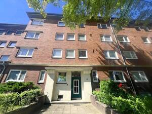 Helle Balkonwohnung mit Altbaucharme