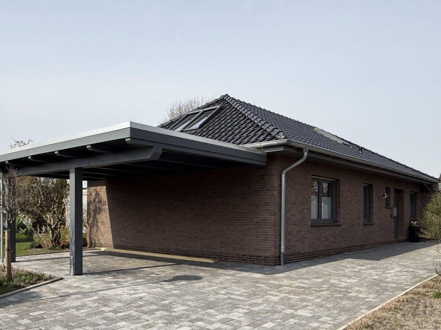 RESERVIERT! Exklusiver Bungalow im Ortskern von Zetel – Zetel – Bild 1 von 9