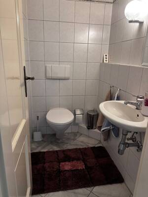 Lichtdurchflutete Dachgeschosswohnung mit offener Küche, Kamin, Tiefgarage und modernem Wohnkomfort – 22045 Hamburg – Vorschaubild 6