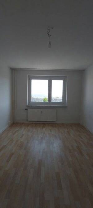 2-Zimmer-Wohnung mit Balkon und Aufzug zur sofortigen Anmietung! – 1239 Dresden – Vorschaubild 3