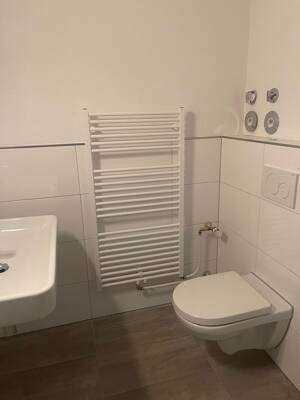 Modernisierte 3-Zimmer-Wohnung mit 2 Balkonen in ruhiger Lage von Stuttgart-Zuffenhausen – 70437 Stuttgart – Vorschaubild 9