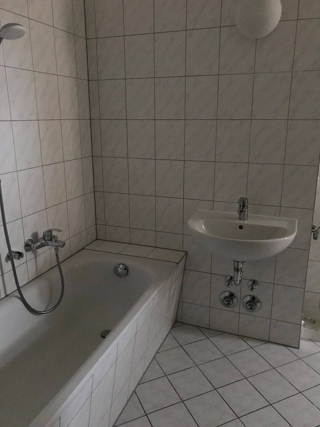 Großzügige Wohnung, 3 Zimmer, Küche, Bad und Balkon. – Leipzig – Vorschaubild 4