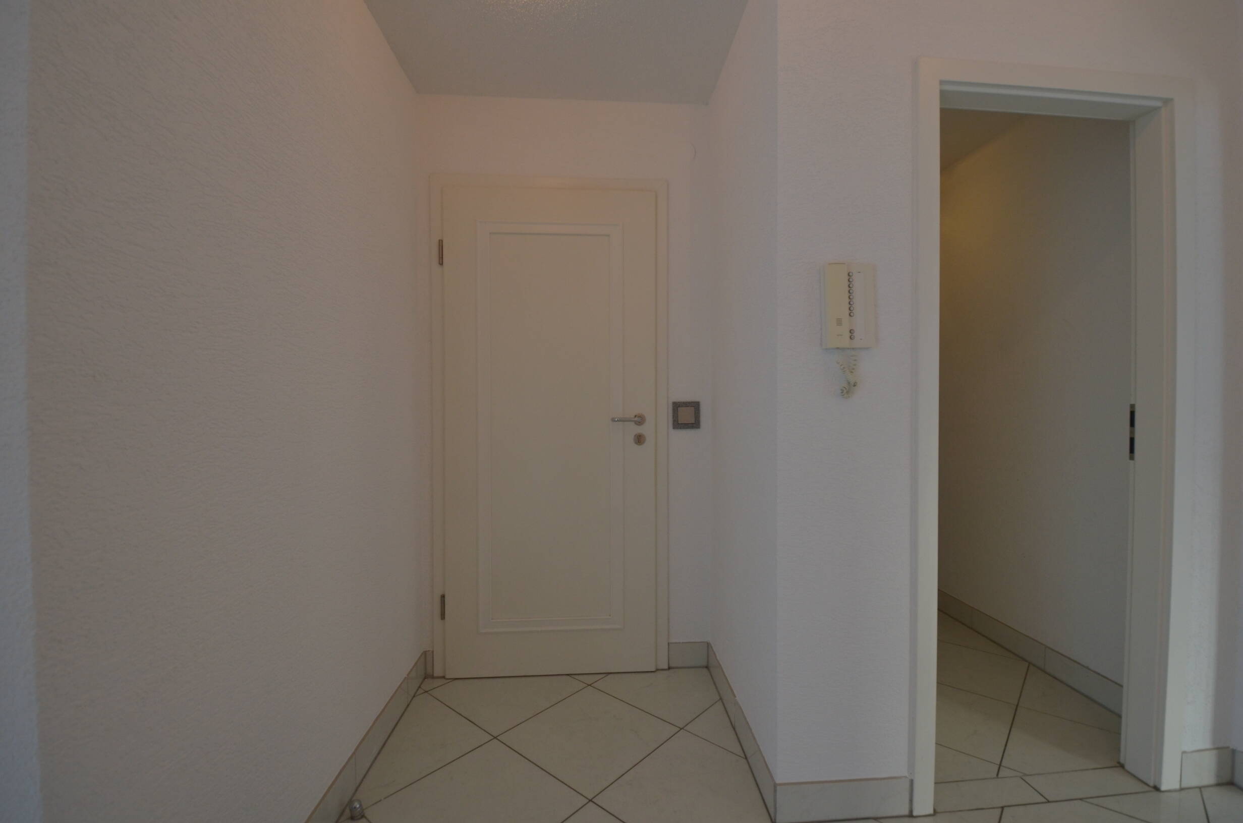 Geräumige, gepflegte 5-Zimmer-Terrassenwohnung in Frickenhausen Tischardt – Frickenhausen – Vorschaubild 5