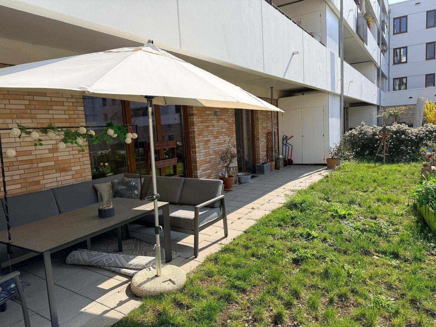 Moderne barrierefreie 3-Zimmer-Terrassenwohnung mit Garten, Loggia und hochwertiger Einbauküche