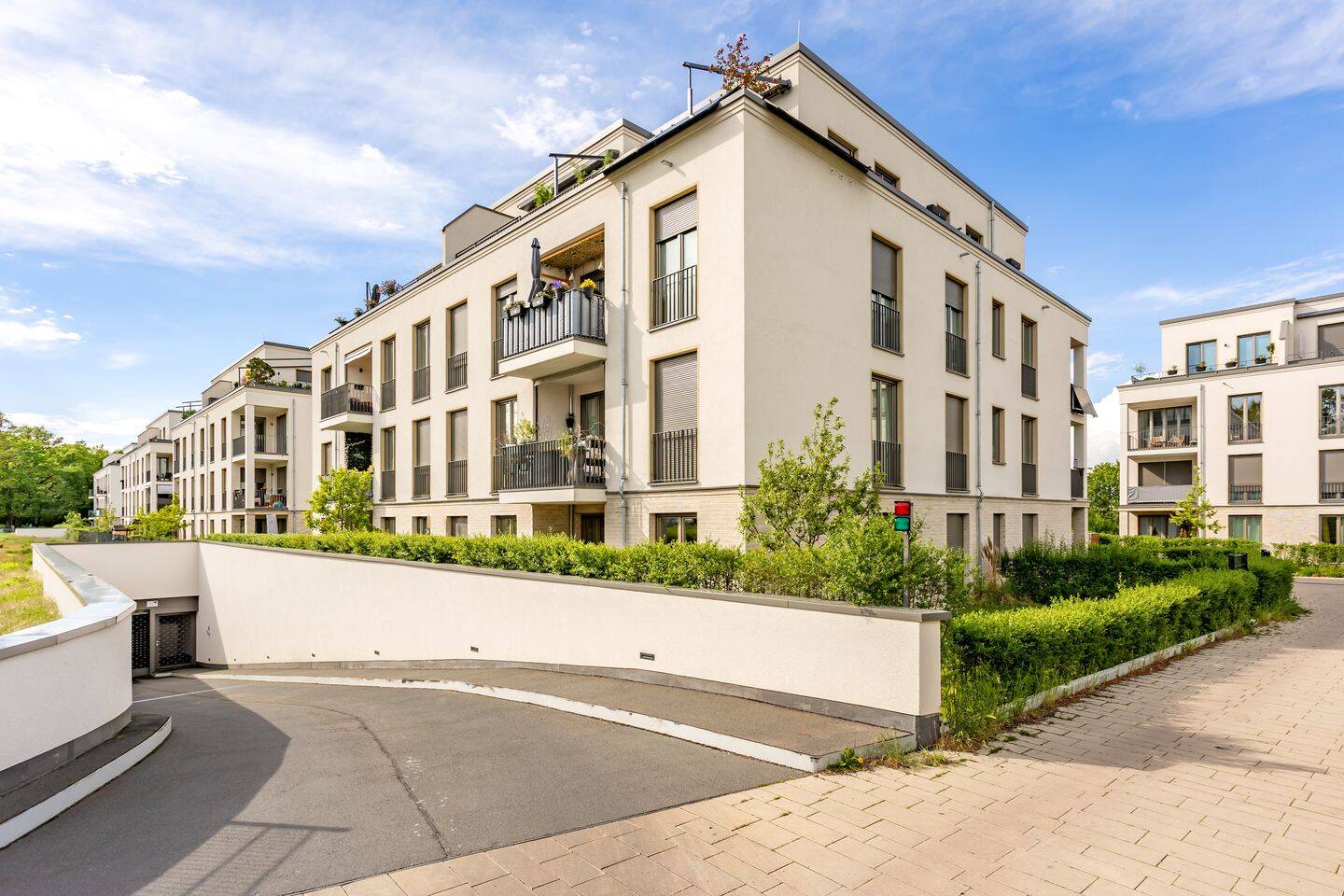 Southwest balcony in Altglienicke - stylish 3-bedroom apartment with comforts and an parking space! – Berlin – Vorschaubild 3
