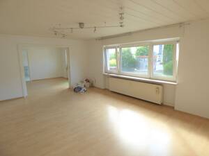 ** TOLLE WOHNUNG MIT GARTEN + GARAGE IN ABSOLUT ANGENEHMER WOHNLAGE ** – 63801 Kleinostheim – Vorschaubild 3