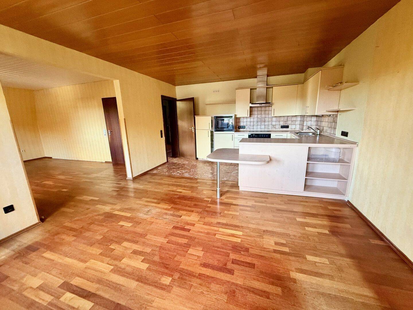 Großzügige Wohnung in ruhigem 4-Familienhaus