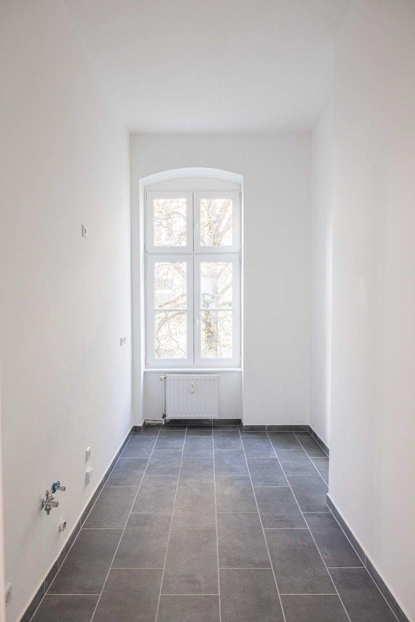 Exklusiv sanierte 2-Zimmer-Wohnung nahe der Spree – lichtdurchflutet, Balkon und sofort bezugsfrei – Berlin – Vorschaubild 3