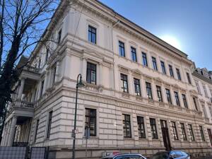 Stilvolle Altbauwohnung mit vier Zimmern, Balkon und moderner Küche in Bahnhofsnähe – 65185 Wiesbaden – Vorschaubild 7