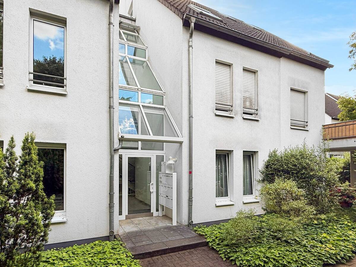 Idyllisch im Grünen - gepflegte Wohnung mit Terrasse in Köln-Marienburg – 50968 Köln – Bild 1 von 9