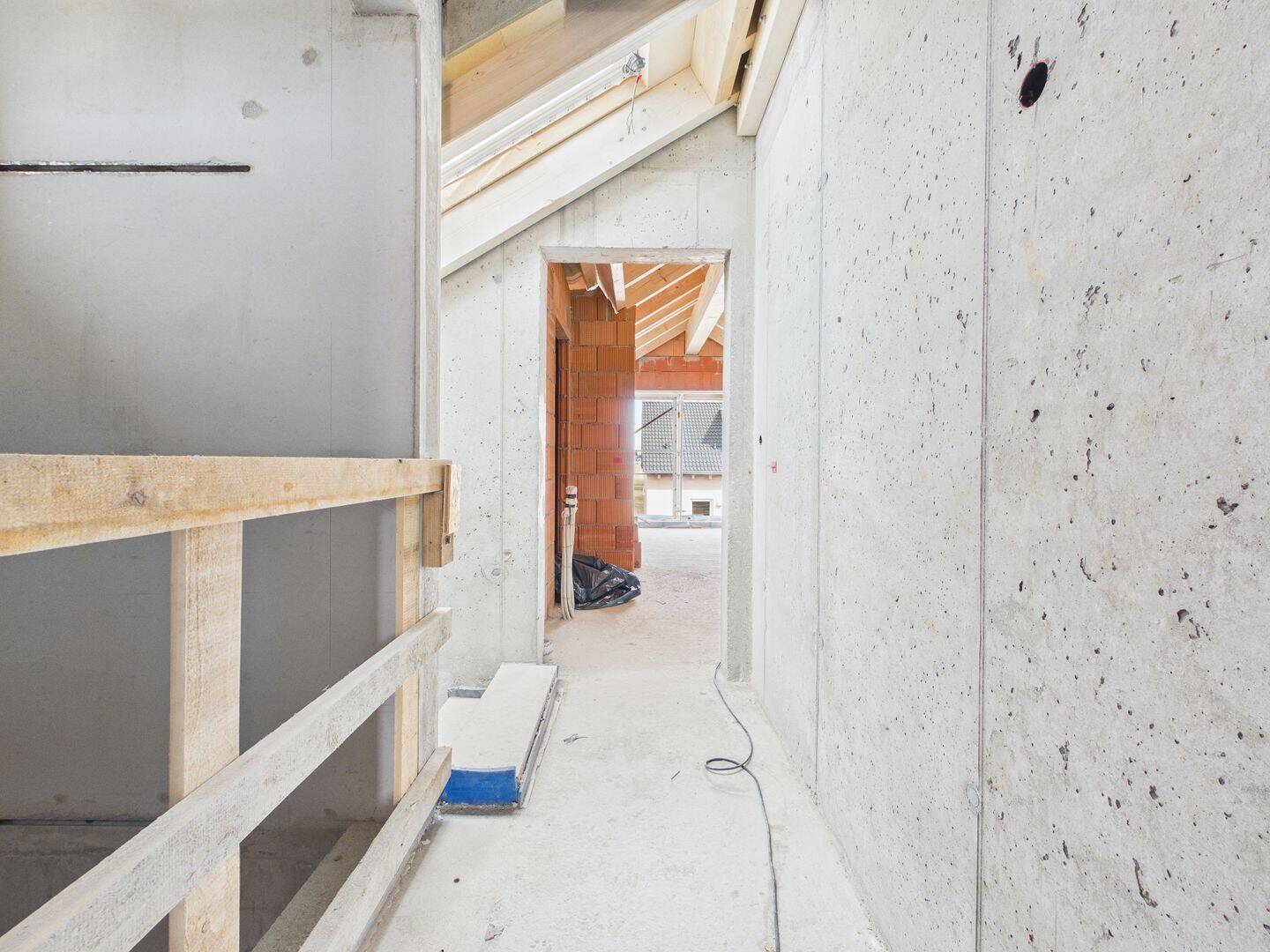 2-ZKB-Dachgeschosswohnung mit Aufzug und Südost-Balkon! Ruhige Lage! Wallbox vorbereitet! – Ingolstadt – Vorschaubild 9